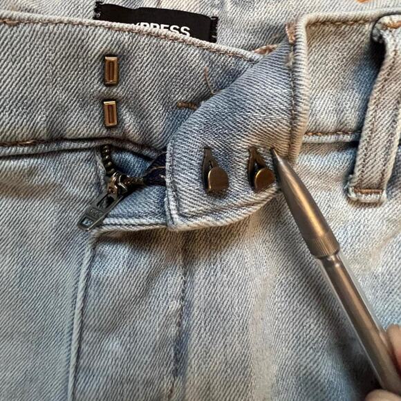 Express 70s flare light wash jeans - Picture 7 of 8